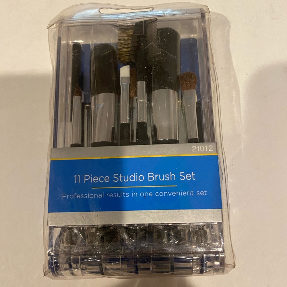 11 Piece Studio Brush Set. Tote 1X